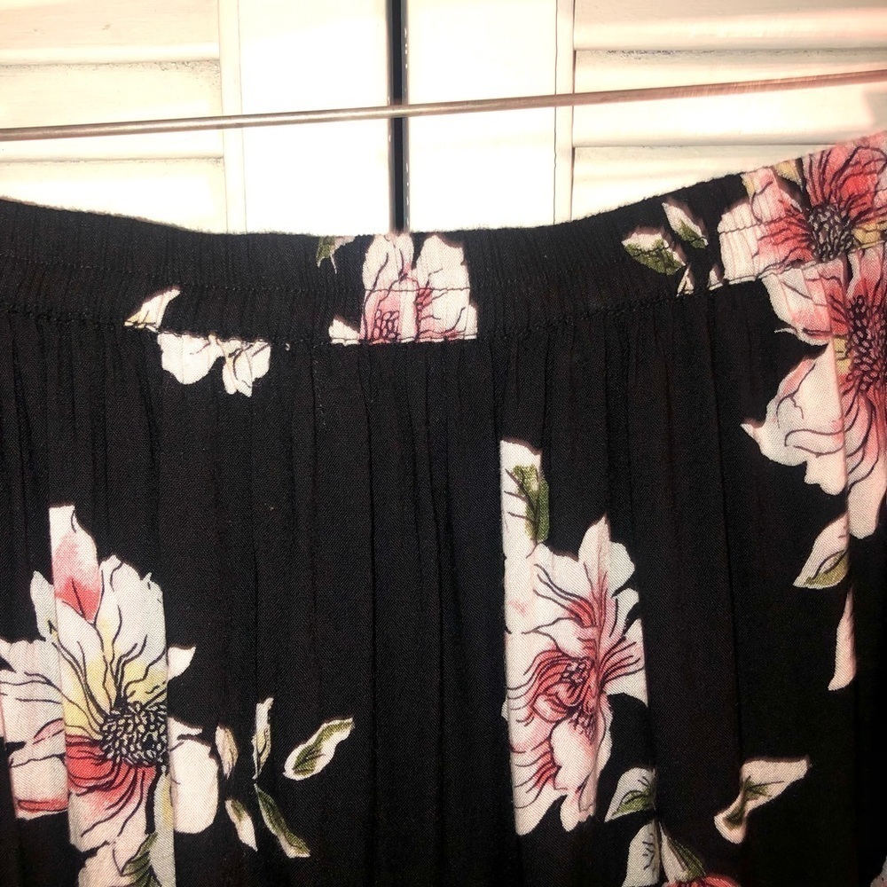 Band of gypsies Ruffle Mini Skirt Floral Black Small - Picture 5 of 7